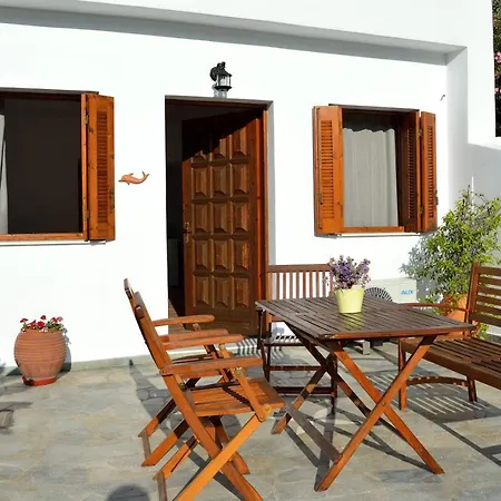 Kalliopi Vikeli Apartman Adámasz